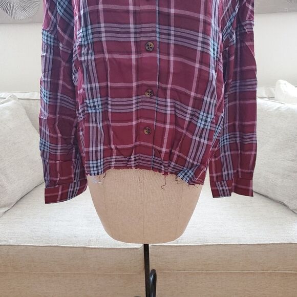 Love, Fire Raw Hem Plaid Button-Down Top sz 1x - Picture 6 of 14